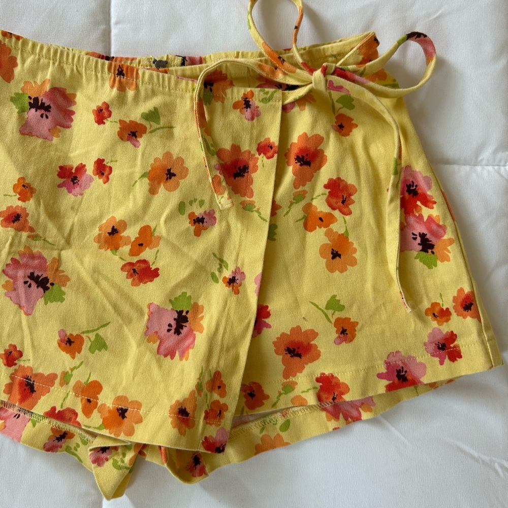 Wild Fable Yellow Floral Wrap Around Bow Tie Front Low Rise Mini Skort - Picture 6 of 15